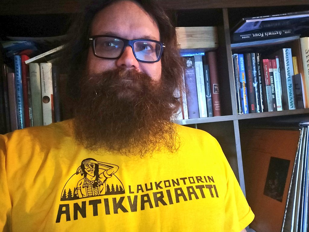 partakakipahis's tweet photo. Ole kelpo ihminen ja tue paikallisia antikvariaatteja, ja naapurikylän sekä myös kaukaisempia mestoja! #lukeminen #divarit #kirjat #sarjakuvat https://t.co/1BlEmbYipE