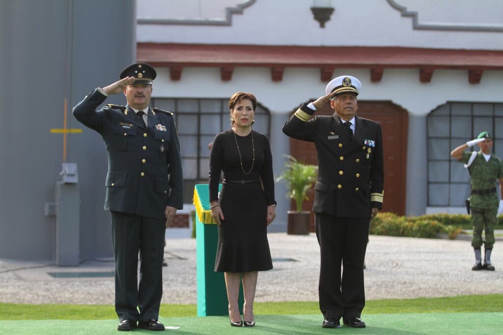 Rosario_Robles_'s tweet photo. En compañía del gabinete de la @SEDATU_mx, este lunes tuve el privilegio de presidir la Ceremonia de Izamiento de la Bandera Monumental en Campo Marte https://t.co/QIGa86EyK0