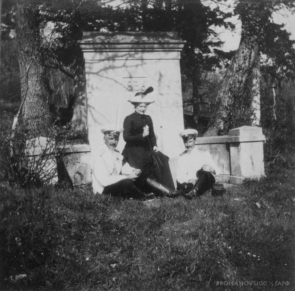 They put a long wicker banquette for me so I’ve been tatting and playing solitaire all day long without being wearied. Bezique with Nicky and bath before going to sleep #Romanovs100