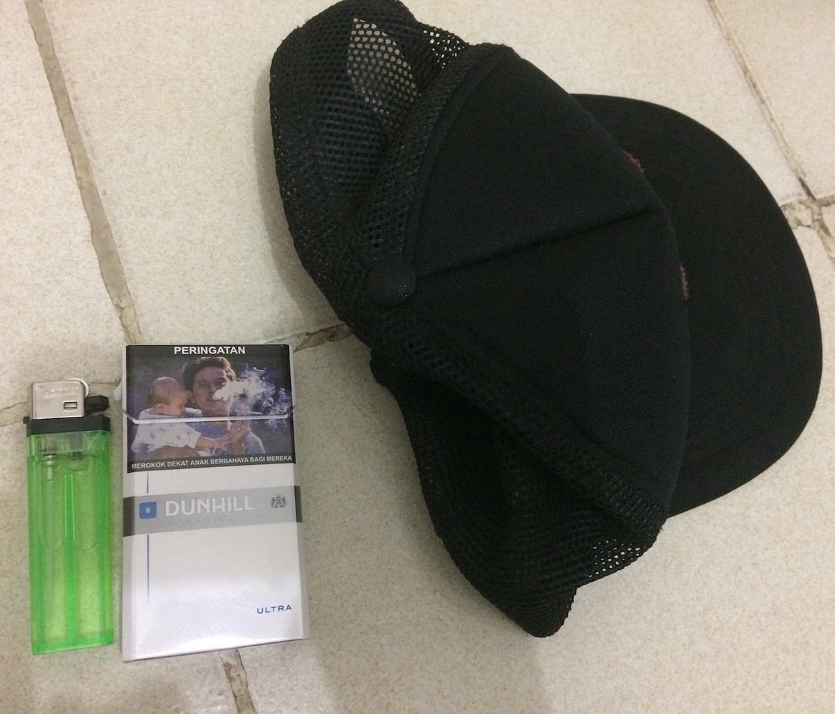 luthfy0's tweet image. Mau hang out tapi gak pede karena bau asap rokok? cobain nih Dunhill Ultra kemana pun jadi tetap pede karena baunya gk nempel di baju. #UltraLessSmell #LessSMELLisMore