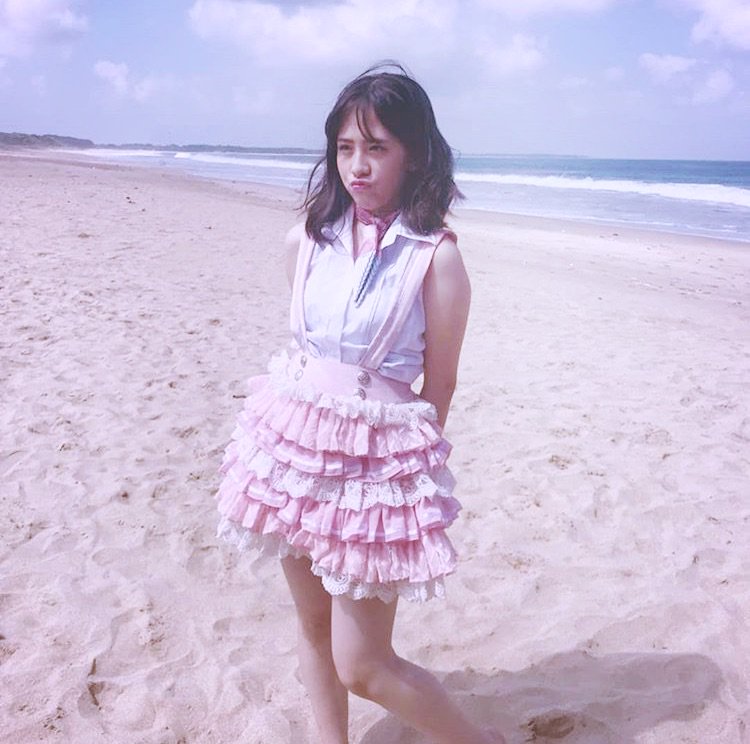 Pipupipupipuuuu🚨🚨🚨
Hmm pasti kamu kepo gimana proses syuting MV Everyday Kachuusa?? Kamu bisa ngobrol langsung di bilik pipu~
Dia jago menumbuk hati kamu loh dengan kebawelannya :p