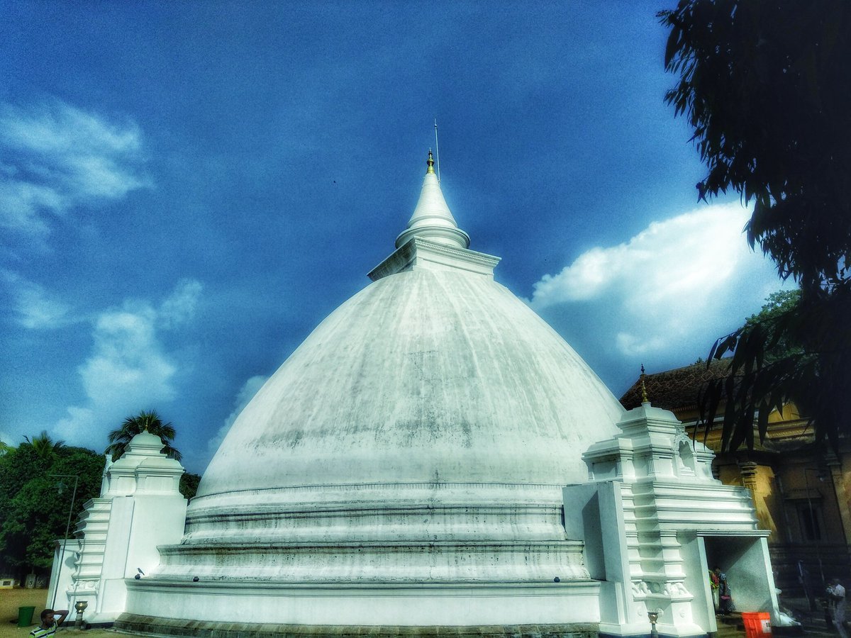 Notttbee's tweet photo. ©️Mobile_Click ☸කැලණි පුදබිම .
#kelaniyarajamahaviharaya #kelaniya #SRILANKA #worshiped #buddhism #buddha #temple #fantastic #amzingplace #worldbest #mobilephotography #travelblogger #traveling #travelingphotography #heritage #culture #lifestyle #MOBILECLICK https://t.co/Gf8vzvmrEP