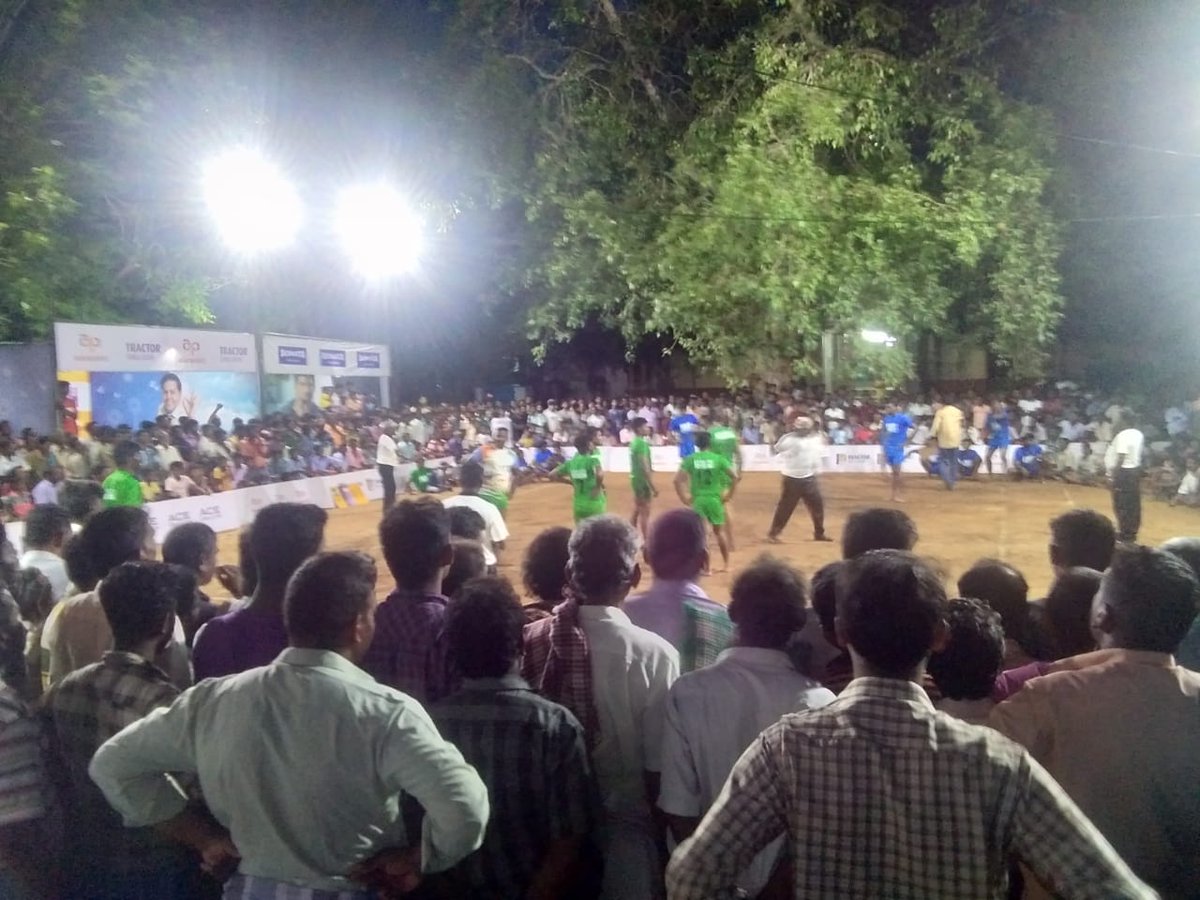 sportzliveconne's tweet photo. Battle of #BharatSuperLeague #Kabbadi in #ArimalamPudukottai and crowd are very excited and support our team and player and special thanks to #Tamil Nadu government....
#TractorEmulsion #AsianPaints
#KheloTashanSe
#KhelKabaddi
#DainikJagran
#SonataWatches
#RoseLeague https://t.co/1WVn5WBqRr