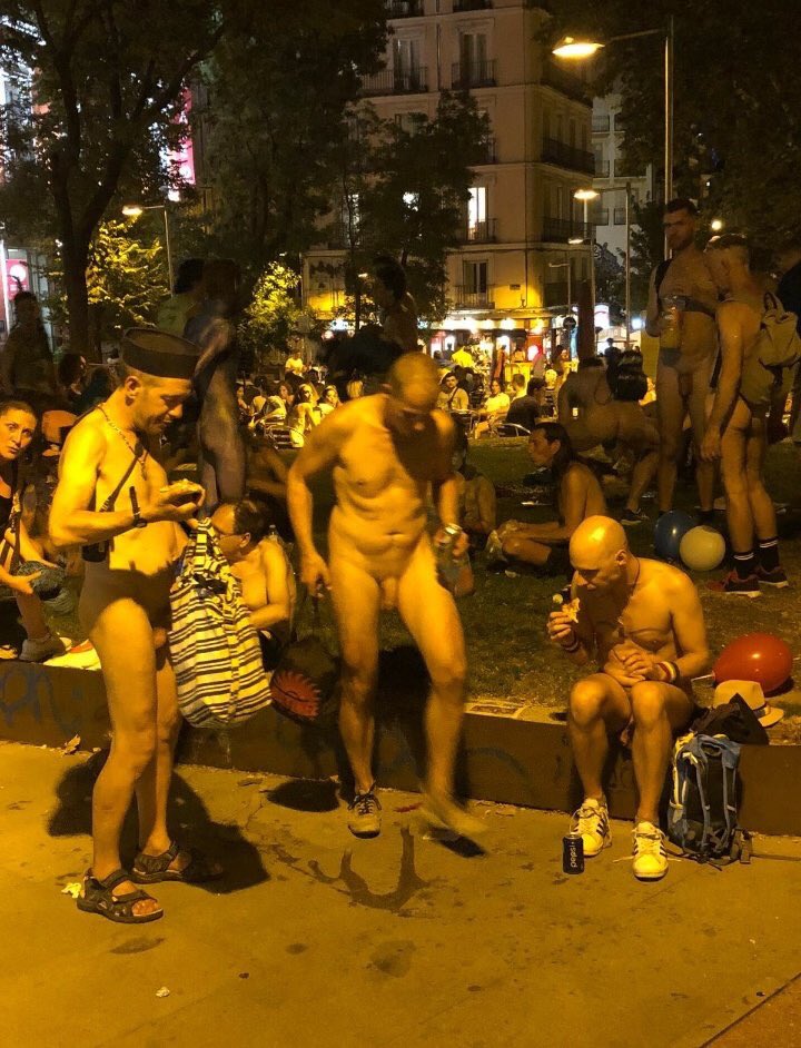 infiltradoxxxc's tweet photo. Y esto es orgullo para alguien?? Para comportarse así que se queden dentro del armario https://t.co/7cMNgEjkoT