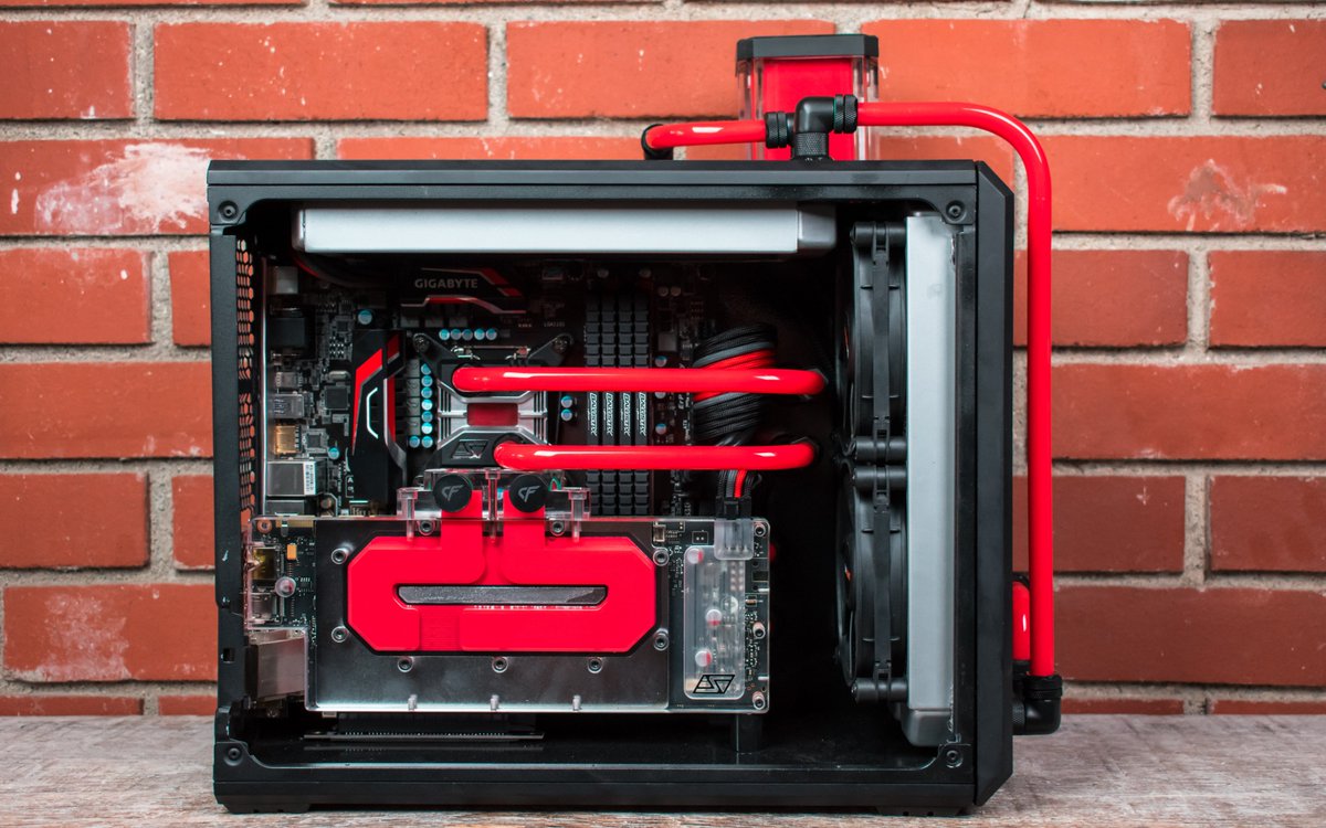 ModMyMods's tweet photo. Its #ModRigsMonday & @Overclocked_PC is here to give you some #MondayMotivation with his #Watercooled build called #ReturnOfR3D :D - #PCMR #LiquidCooling #CustomPC https://t.co/YSEkpjnq2s
