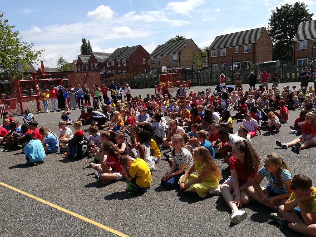 CTKMcrSport's tweet photo. What a day of #WorldCup finals we had. Well done to Y1/2 Argentina, Y3/4 Brazil and Y5/6 Belgium who came away with the gold medals. #ITSCOMINGHOME #Competition https://t.co/XL6E6YpDs7
