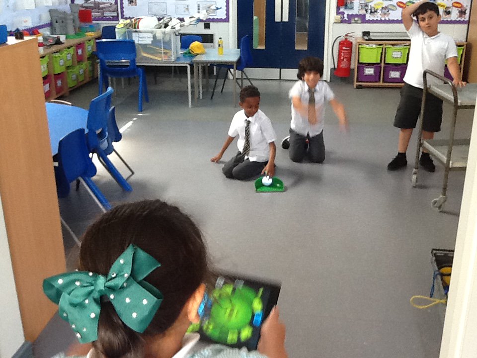 StPatsY2's tweet photo. We had fun programming Spheros today! @st_patricks https://t.co/ZzJj98qirh