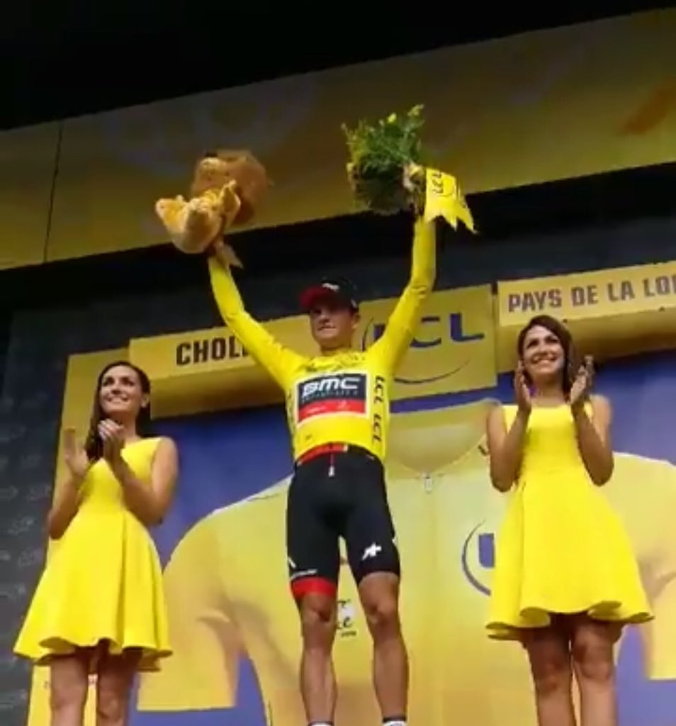 Jenni_Green's tweet photo. I thought we had all decided that podium girls were so last century? What changed!? Still on both of the biggest bike races for women & men #TDF #girorosa18 Whatโs going on? #progress #whatprogress https://t.co/xPgFL6NVD2