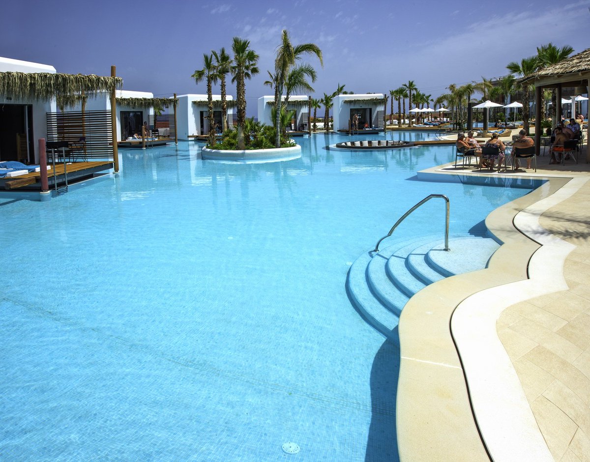 nikkostakis's tweet image. Free shape swimming pool stone system for overflow pools by @stonetechpools #coping #overflow #bestpool