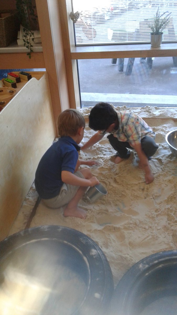 IsobelMairFC's tweet image. Week 1. Meeting new friends #numbersequence #beebots #creativity #sandplay