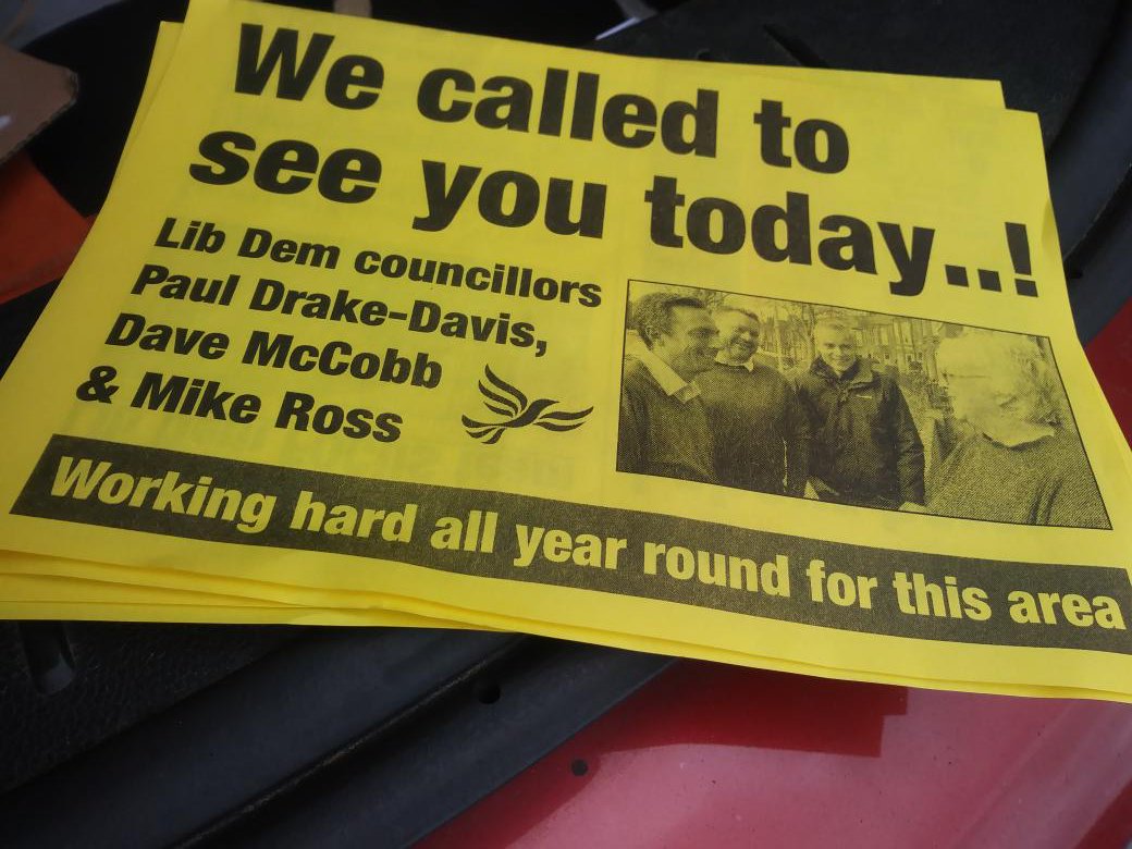 cllrmikeross's tweet image. Well, as the political world explodes,  we&apos;re about to go and talk to residents and see what their local concerns are. #libdemdoorstep #gettingonwiththejob