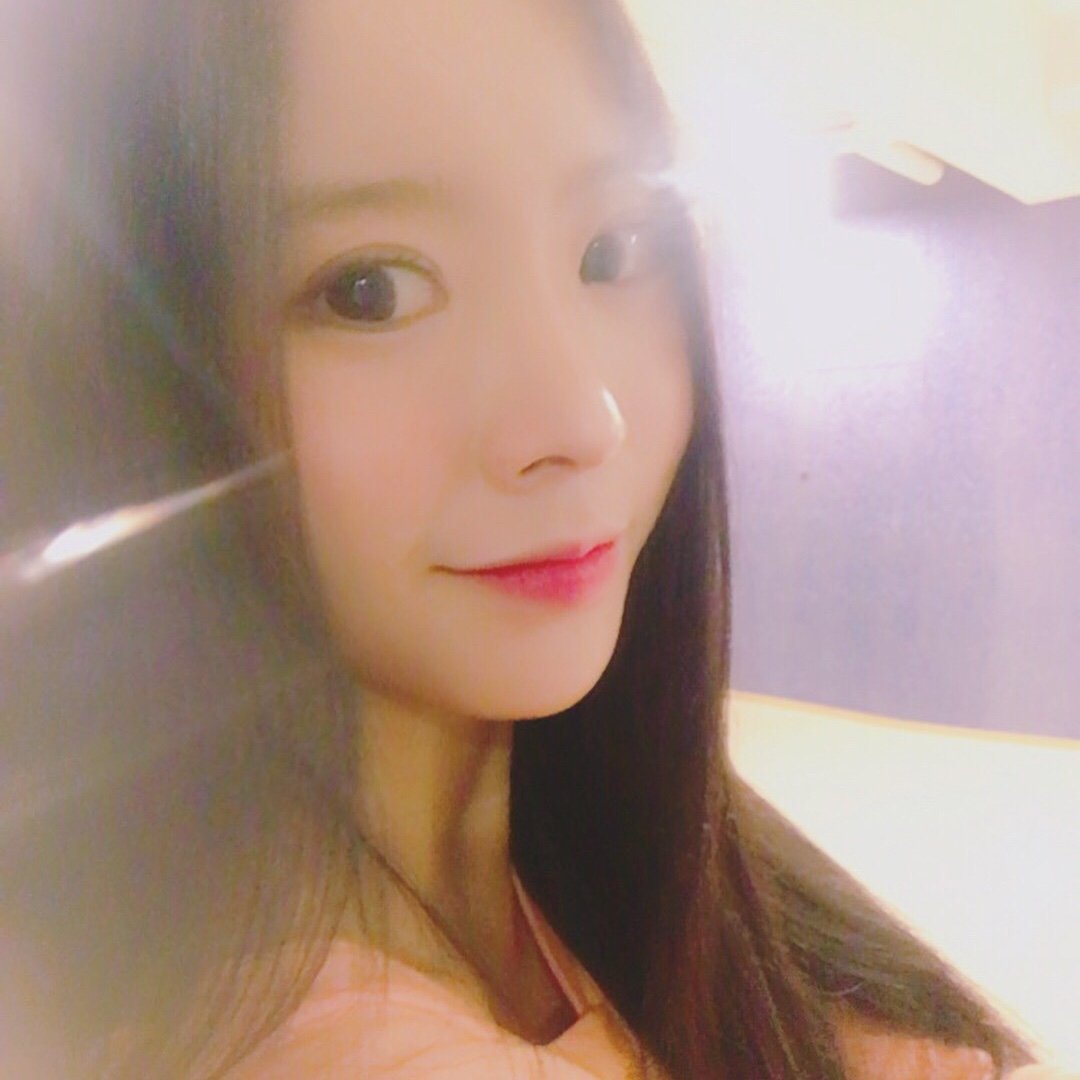 oahsisthetic's tweet photo. Seni's day is coming! our human peach, indeed! she has that ulzzang vibe right? o´∀｀o) uwu jumped out. 

Happy birthday for you, human peach Seni! wishing you all the best! 

#HappySeeunDay #PeachySeeunDay https://t.co/V0MSEXlsio