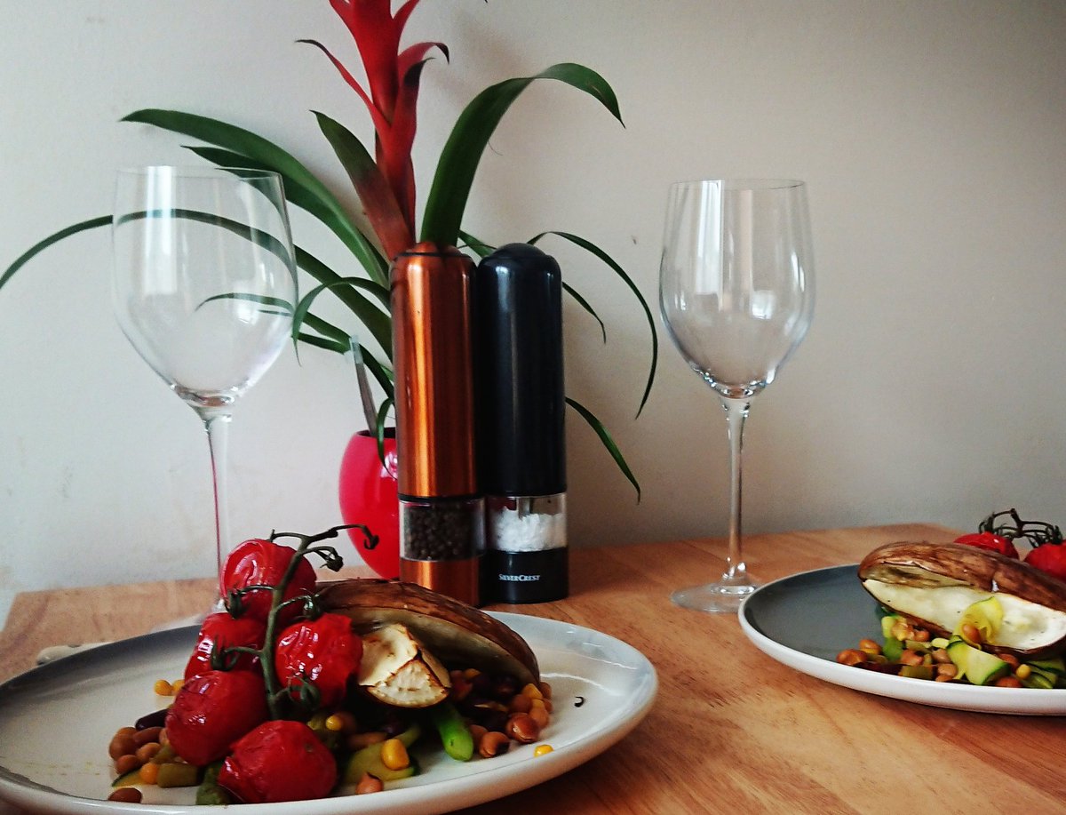 theplotcatering tweet picture