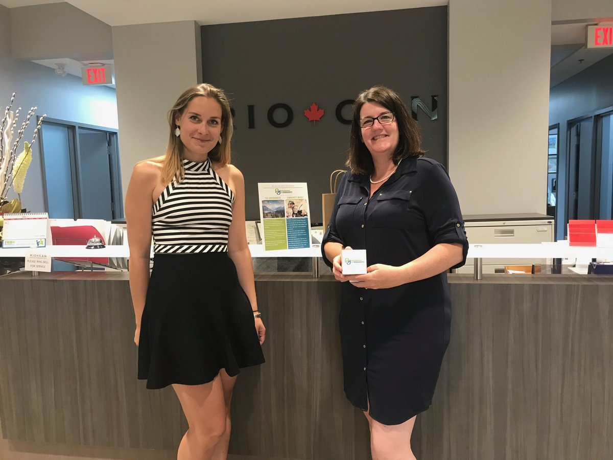 hoard4humanity's tweet photo. It was so great to see the lovely staff @Burlington_Mall today!  Along with brunch and awards, we have also been giving our amazing clients a sustainable ecocube planter to brighten their offices.  #LoveWhatYouDo #Sustainability #EcoFriendly #MondayMotivation https://t.co/6YewerFSkr