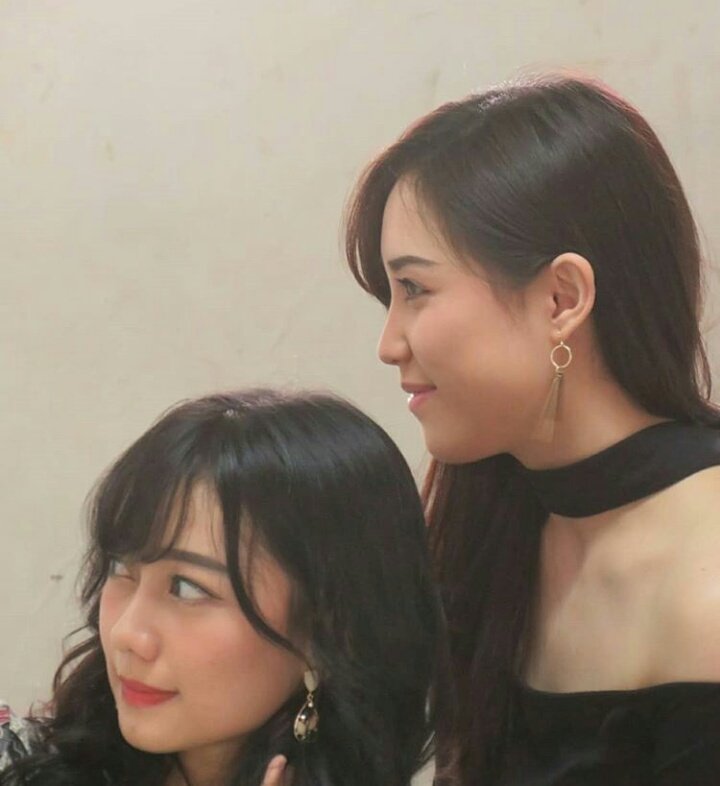 Mamah <a href="/Yona_JKT48/">.</a> &amp; Bundo @Naomi_JKT48 
Aduh aduh... 😘