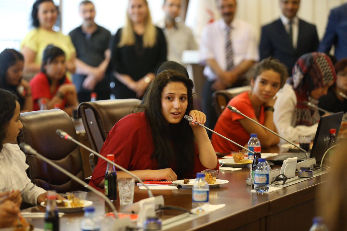 drbetulsayan's tweet photo. Çocuk Evlerimizde kalan evlatlarımız, bizi bir kez daha çok mutlu ettiler.

Takdir ve teşekkürle süsledikleri karnelerini bize getiren sevgili çocuklarımızı tebrik edip hediyelerini verdik. Rabbim hepsine sağlıklı, başarılı bir ömür versin. https://t.co/Blt4xeTxof