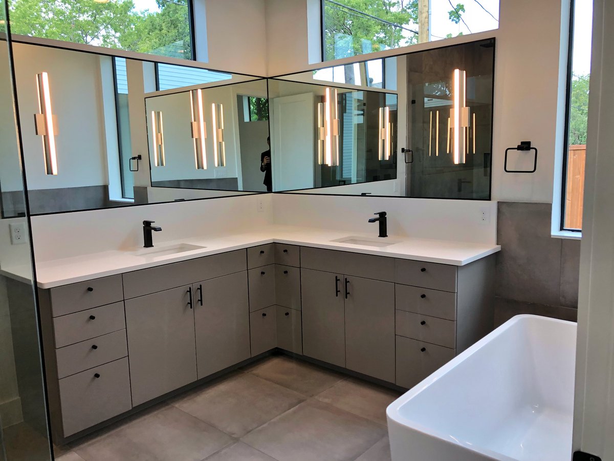 benwegmann's tweet photo. Super clean new construction home in Dallas, TX! 😍 https://t.co/rRCYCS37ca