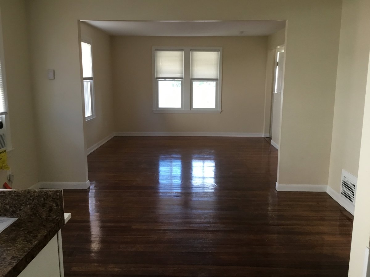 PropertyWorksNE's tweet photo. Take a look at this adorable 2 bedroom 1 bathroom rental located in Bristol for only $1,100 per month. This rental comes with loads of great features, like the stainless steel appliances and granite countertops. Call Lucy today at (860) 414-4023! https://t.co/MXTa8Fj0Ji