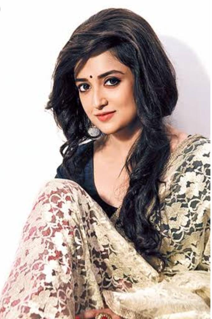 “Monali Thakur
#MostIconicSong
#QuoteAndTell” .