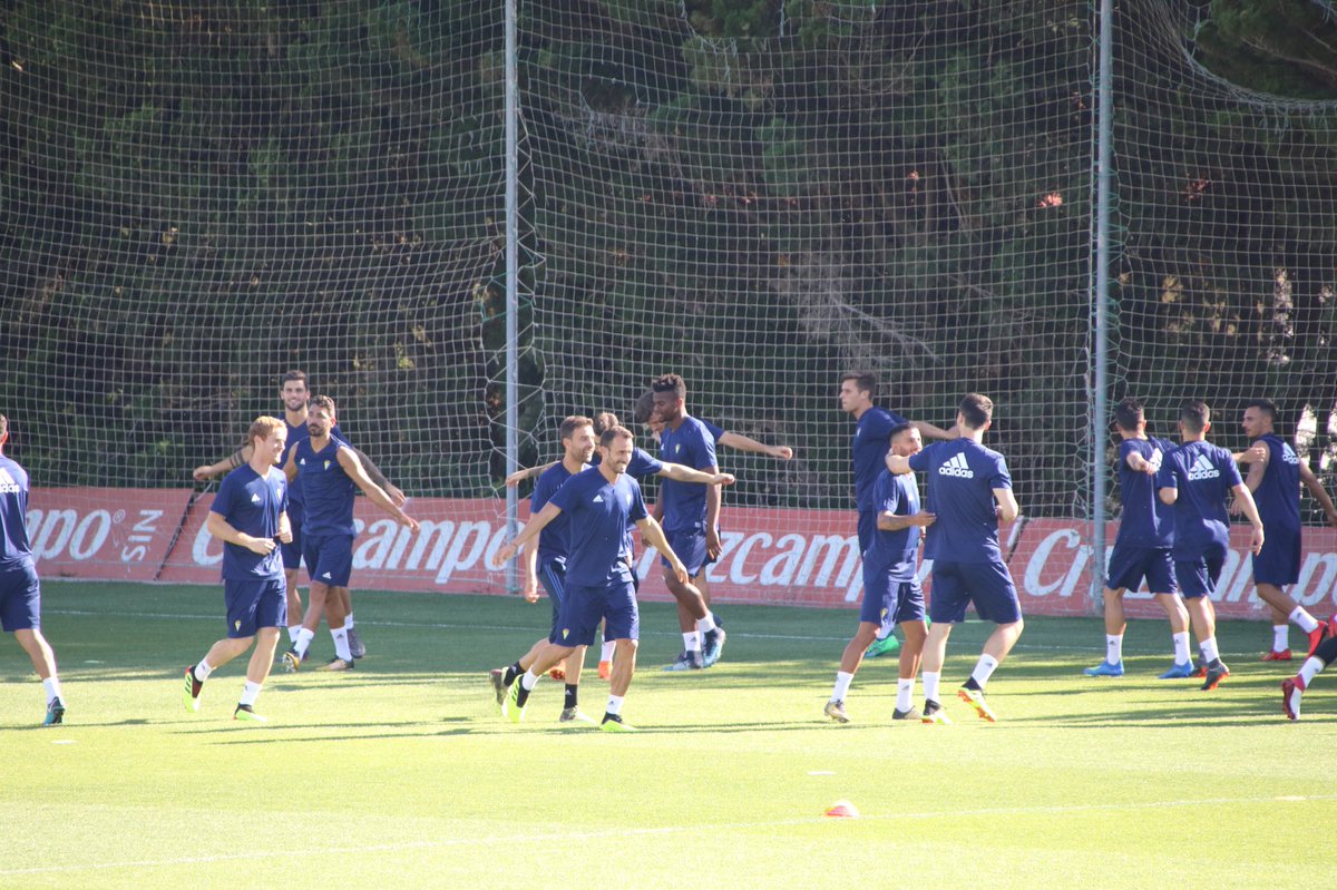 Cadiz_CF's tweet photo. PRETEMPORADA | Arranca la primera sesión de entrenamientos en la ciudad deportiva. https://t.co/08tTHfVs4E