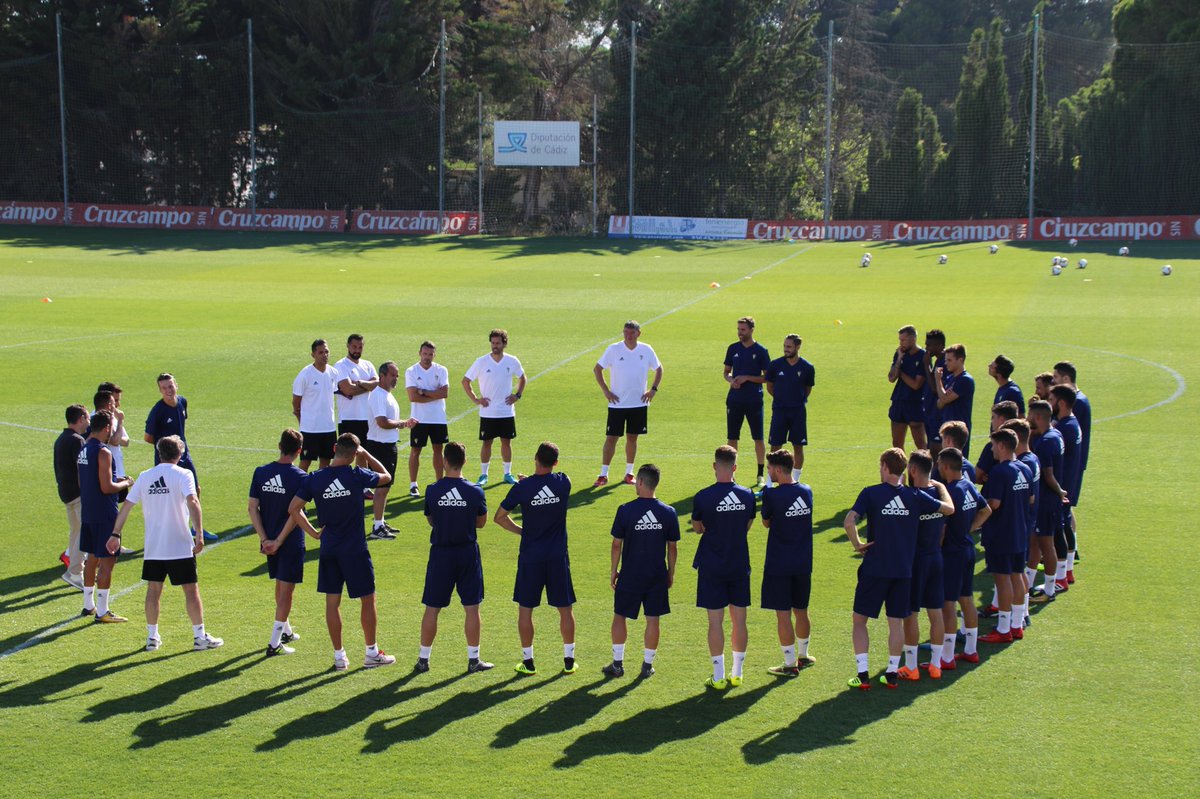 Cadiz_CF's tweet photo. PRETEMPORADA | Arranca la primera sesión de entrenamientos en la ciudad deportiva. https://t.co/08tTHfVs4E