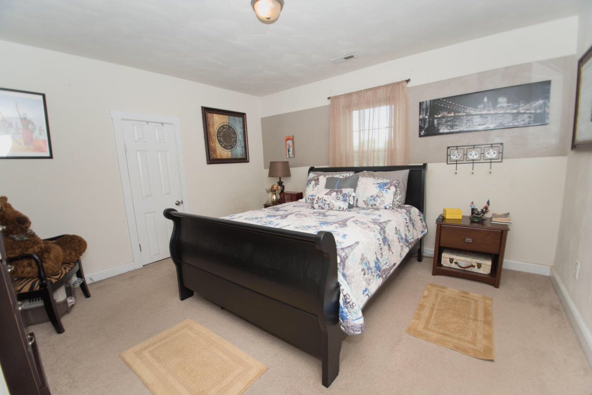 Compass_KeyRG's tweet photo. ✨🎉NEW LISTING🎉✨
420 Courtney Ave, Roanoke, VA 24012
1,410 sq ft 📐
3 Bedroom 🛏️🛏️🛏️
2 Bath 🛀 🛀
2 Car Garage 🚙🚙
Call Nicole Belcher at Compass &amp; Key Realty Group TODAY to schedule a showing! 🗝️ (540)353-2811 📲 https://t.co/o0LzlQj17b