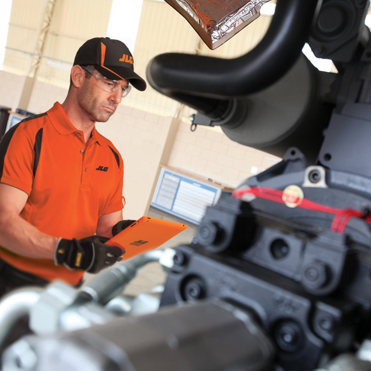 JLG_Industries's tweet photo. Performing regular maintenance has many benefits, from keeping projects on schedule to lowering total cost of ownership. This #ProContractorRentals article gives you tips for properly inspecting and maintaining #aeriallifts. https://t.co/0DBNjUdPeO https://t.co/Fuk7PjYVwj