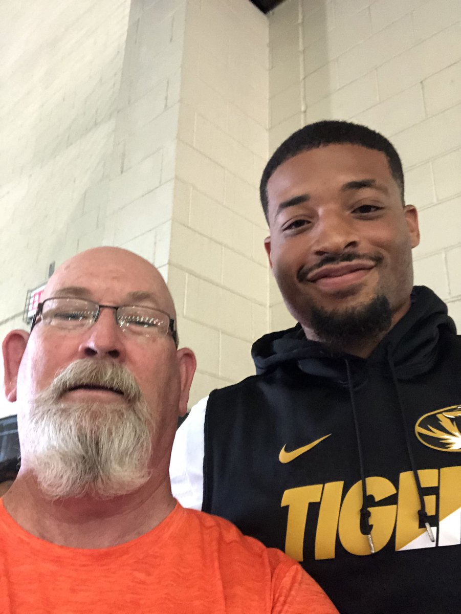 HJHBlackhawks's tweet photo. Great to see #former #Blackhawk & @IAR2_Football @TheJasonReese at #DocBs Strength&Conditioning Camp. https://t.co/6HWdNBN5l7
