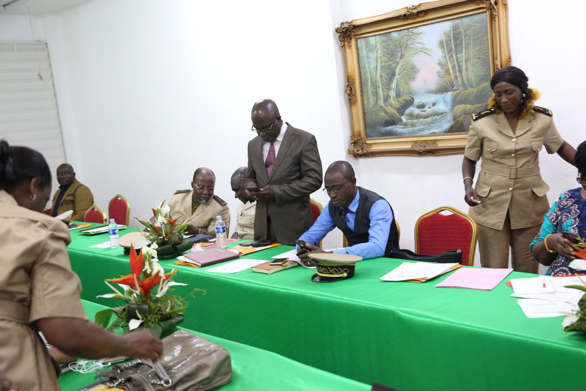 MINASS_CI's tweet photo. Plusieurs membres du corps préfectoral, des représentants des collectivités et des ONG ainsi que des chefs traditionnels sont réunis ce lundi 9 et le mardi 10 juillet 2018 à l’hôtel Belle Côte, dans un séminaire bilan sur l’opération Grand Ménage.
#minsedd #civ https://t.co/Oi9Mt8KcEb