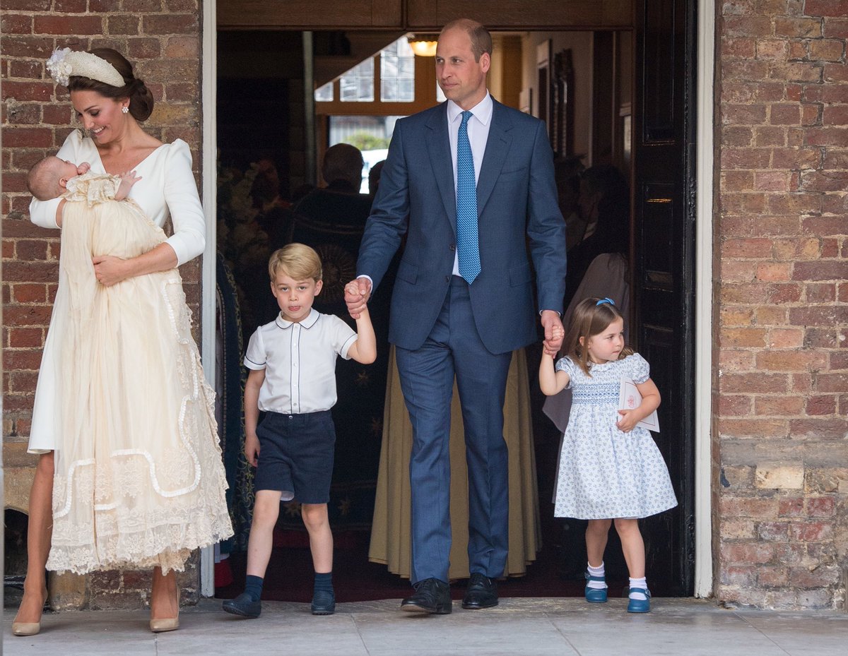 peetaspastry's tweet photo. I'M SO IN LOVE WITH THEM 😍 #RoyalChristening #PrinceLouisChristening https://t.co/CQQ3lOjgeT