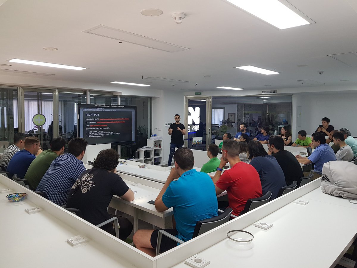 PlayingEpic's tweet photo. Comenzamos con @AlexPc_ hablando sobre @angular en la meetup #FirebaSevilla de @GDGSevilla https://t.co/18y1Uodseh