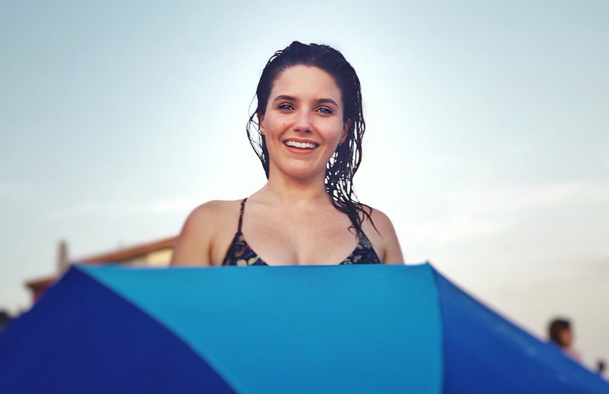 linsteadfan's tweet photo. her happiness is all that matters https://t.co/kPVe8rOt2T