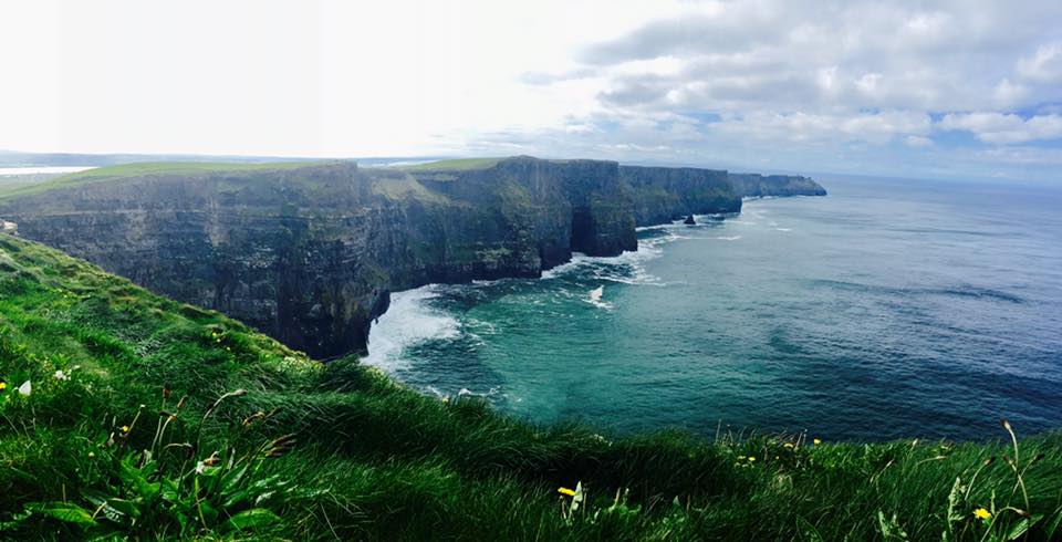 This is what I call #MondayMotivation . Read my blog about the hidden gems in Ireland: wp.me/pa26B4-z
#bloggerstribe #GRLPOWR #BBlogRT #culture #empowersocial #Travel #solotravel #Ireland #PrinceLouis #travelblogger #InfluencerRT #travelbloggersclub