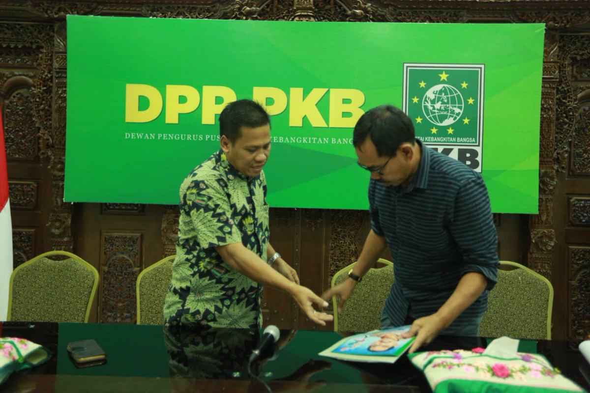 JefryLys's tweet photo. Anggota DPD RI 2 Priode Drs. Hi. Abdul Rahmat Lahabato, Bergabung sebagai Caleg DPR-RI dapil Maluku Utara dari @DPP_PKB #DPDRIJoin @cakimiNOW @Jkw_CakImin
@JoinSumut
@JoinPBharat
@JoinPSiantar
@joinniasutara
@JoinGusit https://t.co/TiPMibhD4g