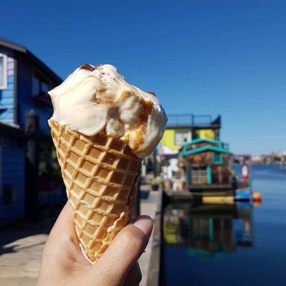 LaurelPoint's tweet photo. What exactly is Canadian food ๐ค? Let @offtheatentrack show you some of our most traditional dishes and tell you the stories behind them. With our exclusive Key to the City program, book the Eat Like a Canadian Food Tour and receive 15% off! Pretty great eh?!
#yyjKey #victoriabc https://t.co/yLuLSd1hHs