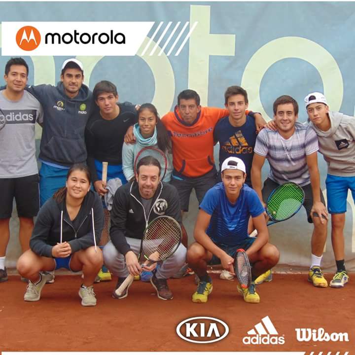massu_tenis's tweet photo. ¡Los esperamos a todos para formar parte de este gran equipo!
@massu_tenis @MotorolaCL @WilsonChileOfi @Kia_Chile  @adidasCL @CDeportivaChile #MotoZ #MotoMods #HelloMoto #Motog6 #WilsonTenis #TeamWilson #Welovetennis 😍🎾 https://t.co/vcthDaEc4l