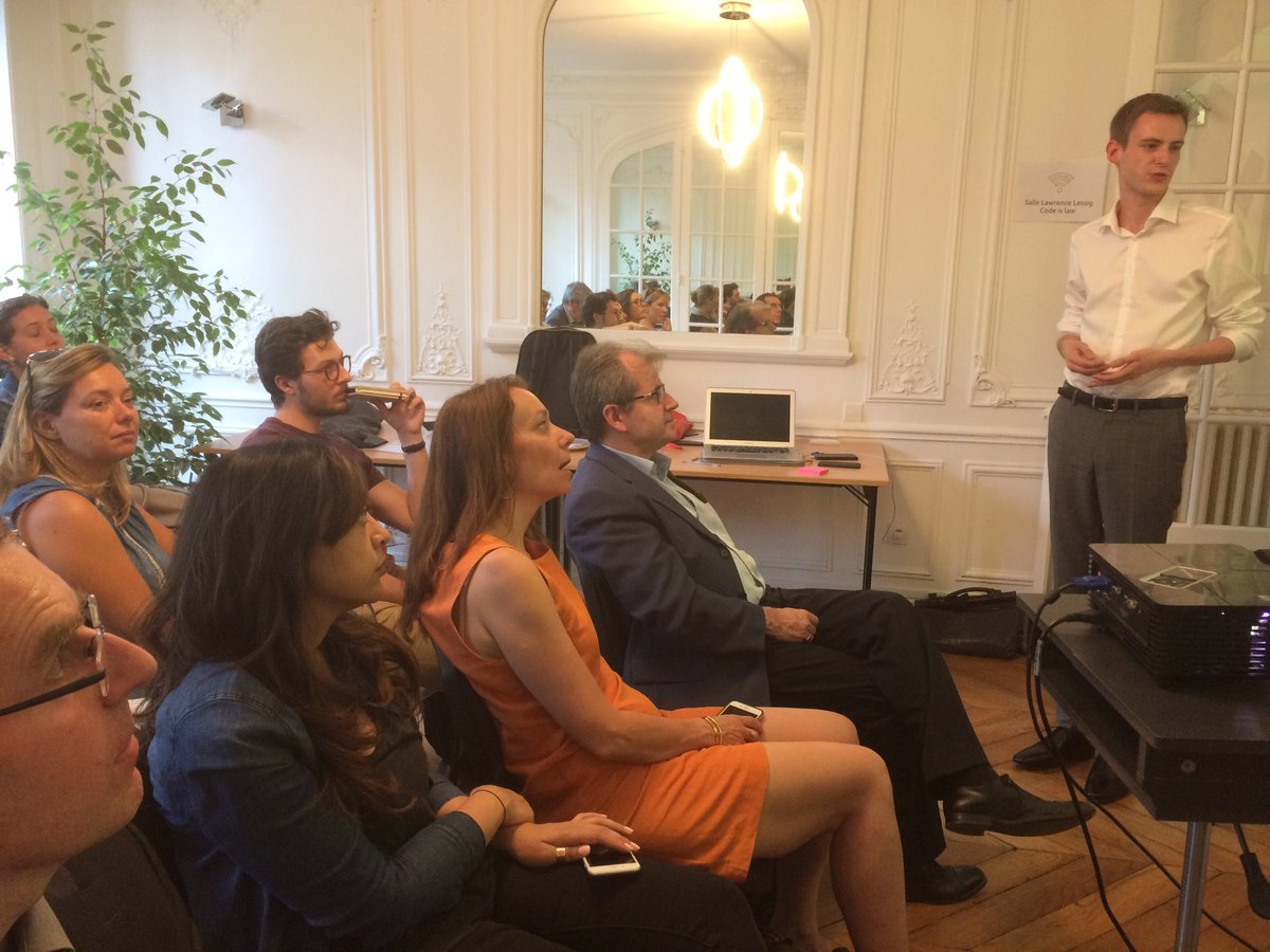 elodieteissedre's tweet image. ⁦@LaLawbox⁩ présente sa fiche sur les critères du contrat de travail à ⁦@OpenLaw_fr⁩ #thinkled