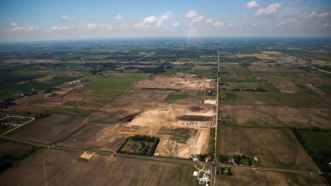 WiStateJournal's tweet image. Foxconn from the air: a bird’s eye view of the construction site journaltimes.com/business/local…