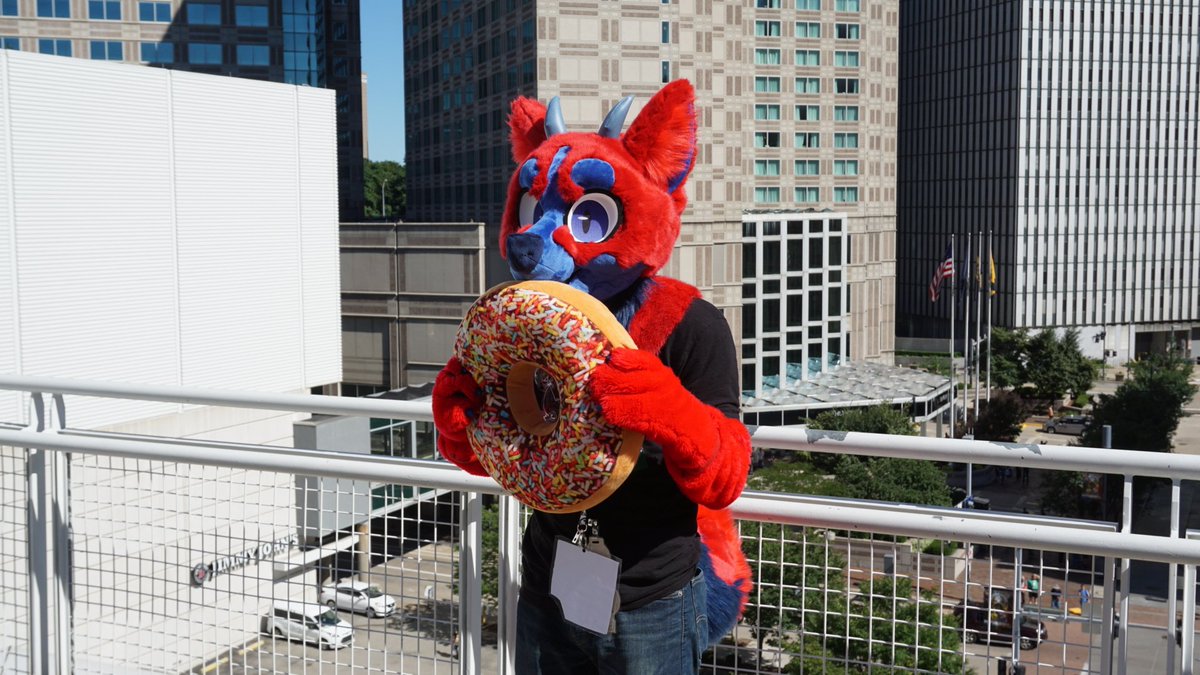 DemoWulf's tweet photo. Some pics from the balcony. I loved it here and I'm going to miss it. https://t.co/fxVvpI12dK