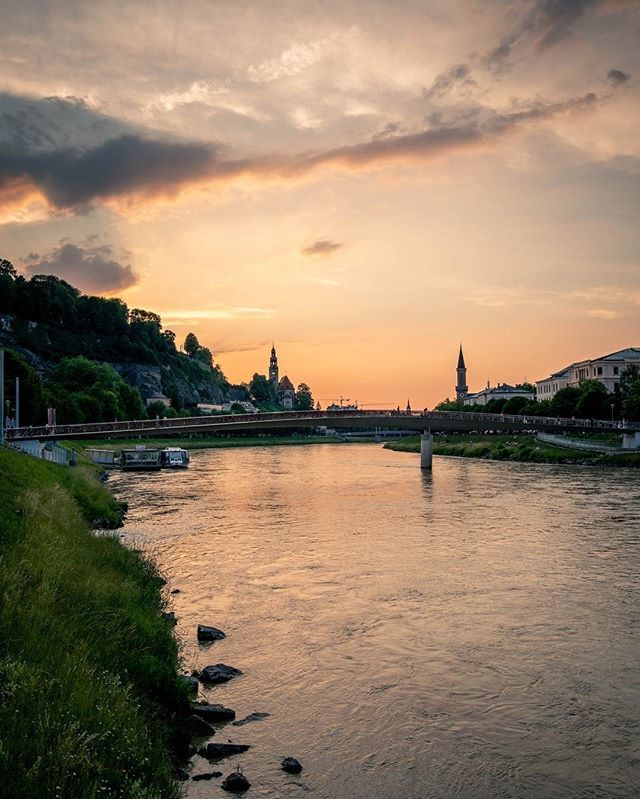salzburg_info's tweet photo. Happy Monday in Salzburg with this great sunset 😃 how do you start off your week? 📷 by @jstromer

#visitsalzburg #salisburgo #salzburg #austria #salzburgo #weekender #citylife #love #daysoff #sunset #sundowner #evening #happy #visitaustria https://t.co/E05PZIEejI https://t.co/4vCV2qYVBf