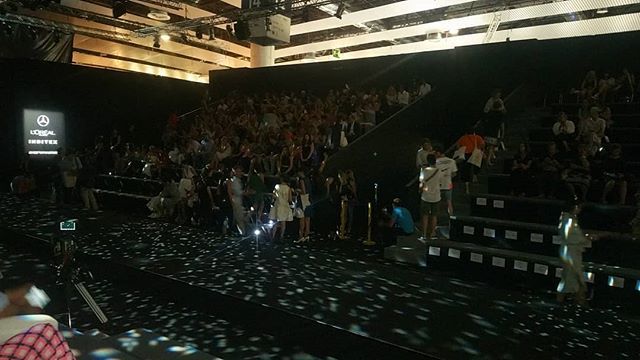 Hoy Belshia está en la Fashion Week de Madrid en el desfile de Roberto Verino. 😍👠👗👛 @robertoverinooficial 
Today Belshia is in the Fashion Week of Madrid in the parade of Roberto Verino.
#B #MBFWMADRID #madrid #españa #moda #fashion #catwalk #robertoverino #desfile #mode…