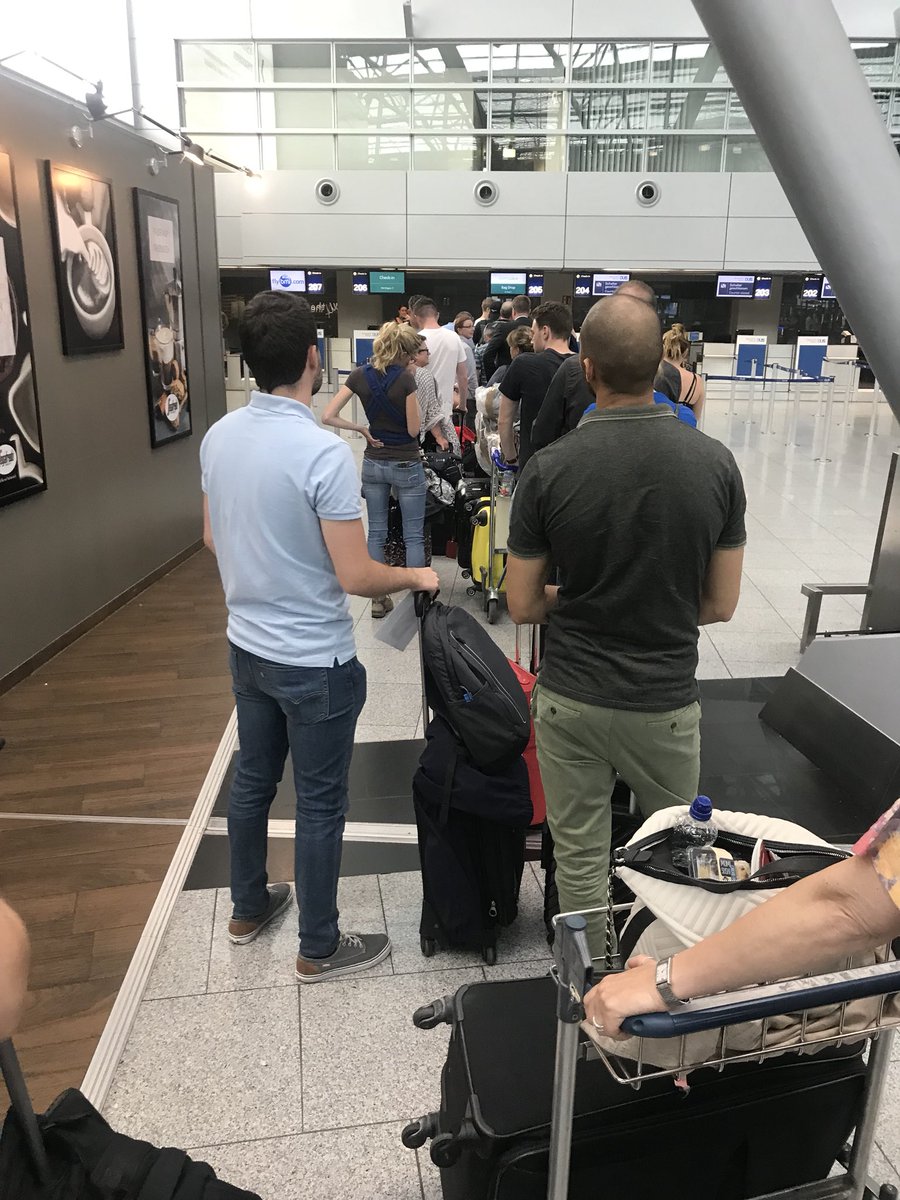 avrilbreen's tweet photo. @AerLingus been waiting for 40 mins in this queue at Düsseldorf airport, 1 representative on duty #mightmissourflight https://t.co/Ebc6EiGjuw