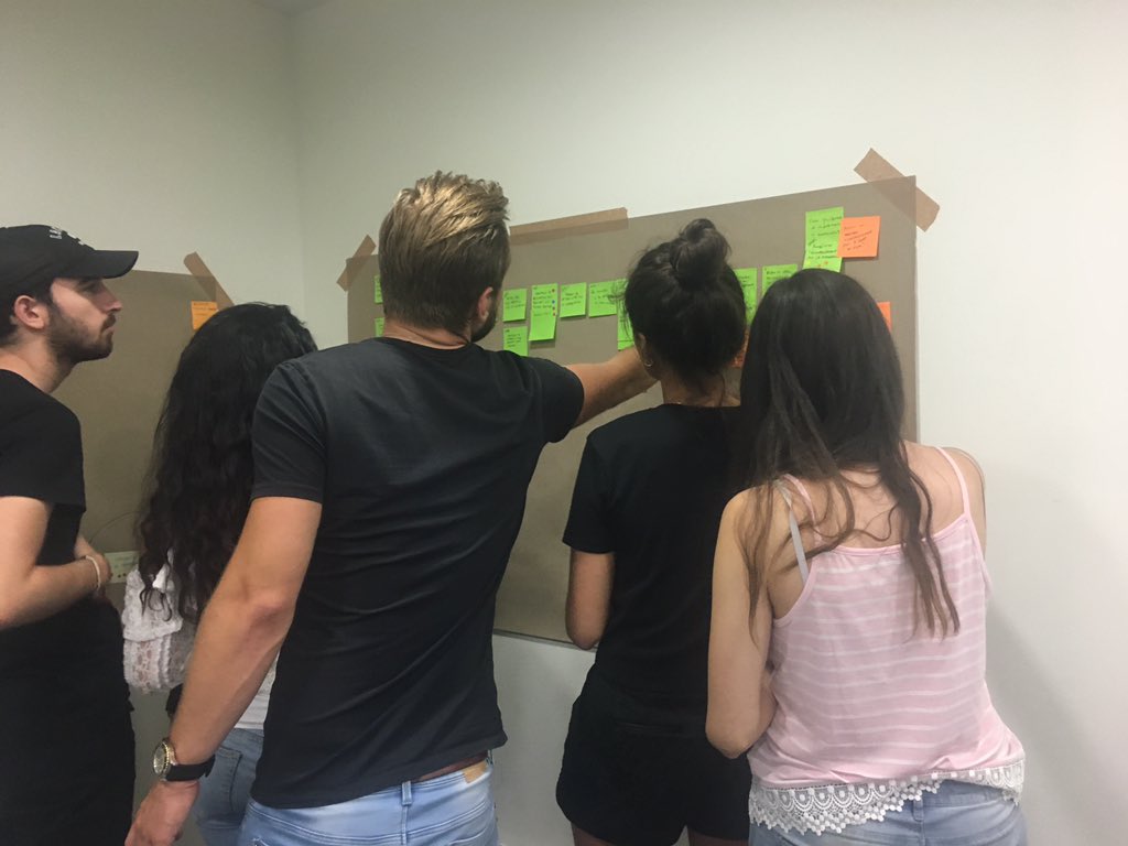 SoleneSaguez's tweet image. Qu&apos;il est bon de se détendre après une première journée de #DesignSprint avec les étudiants de l&apos;@INSEEC_U 
@BenUserMood @Kozeagroup demain reprise en force pour la J2 #sketching !