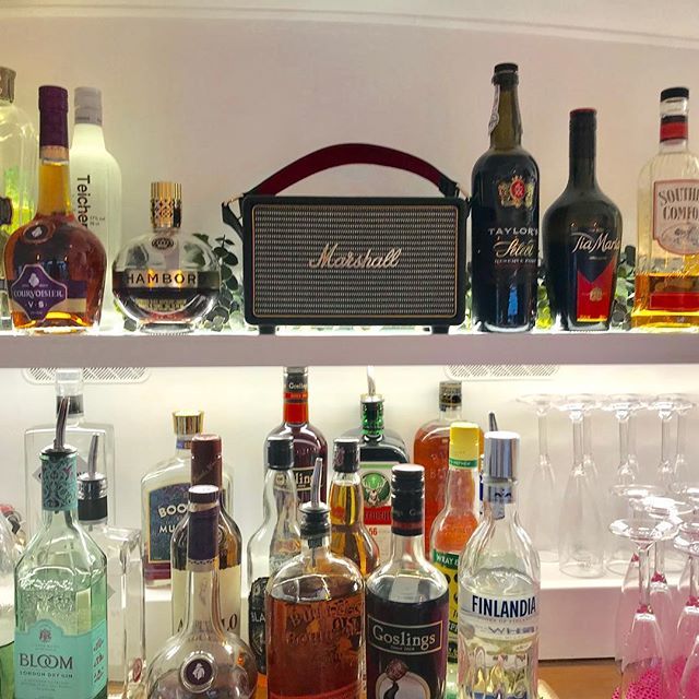 When the bar is stocked and ready to rock 🤘🥃🥂🍾🍹🍸
#marshallspeaker #kilburn #backbar #stocked #bar #liquorykiss #mobilebar #caravanbar #booze #sounds #caravanoflove #liquor #cocktails #spirit #caravanofloveandliquor #events #wedding #brighton #party #festival #festivalbar…