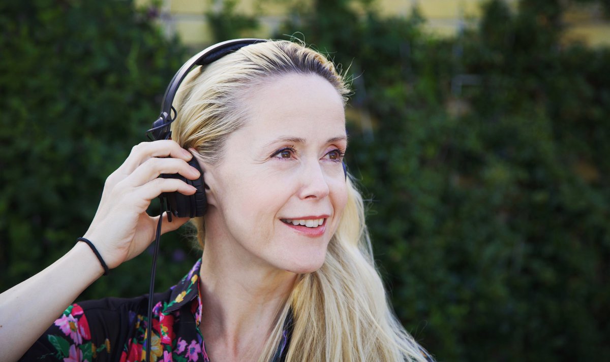Tickets for 'FASTLAND' listening sessions in Copenhagen and Aarhus go on sale Friday at 10.
Listen-through of 'Fastland' + interview (in Aarhus by Anders Agger) + live performance.