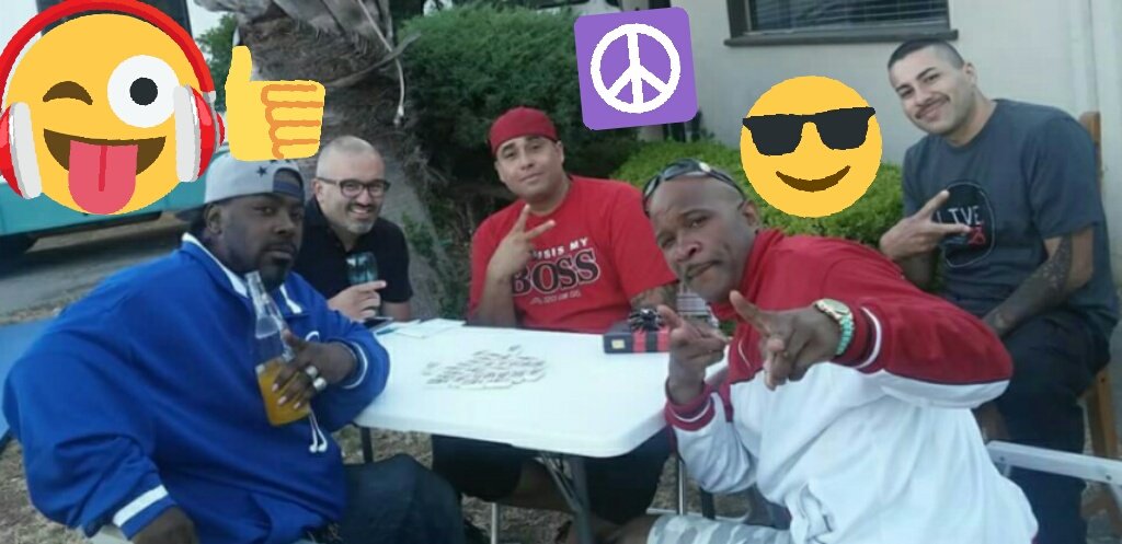 CRAZYGLIVE1's tweet photo. 🙋 Happy Monday Everyone  😴😂😁 OG"s Right here #musicartist #promoters #host #dj  we did all back then &amp; still do 💩 ! Age is nothing but a number #livelife #havefun #enjoylife like you young 🤘😀👌 Have a Great Day ✌ https://t.co/4AeGYwTU8f