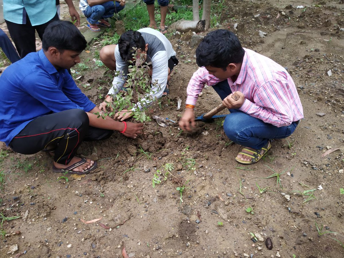 ecoclubgecv's tweet photo. @CMOGuj @collectorvalsad @pkumarias Tree plantation program held @ Government Engineering College Valsad. A green initiative of @ecoclubgecv. https://t.co/G1lAEy3TrC