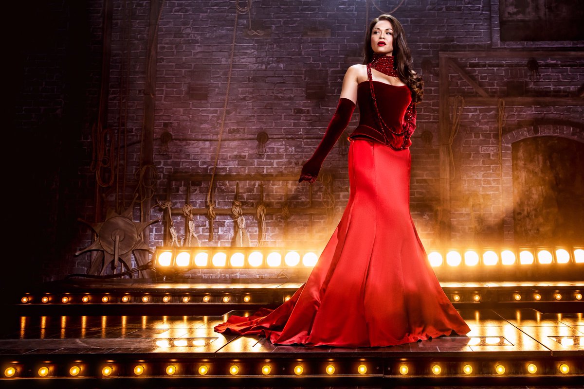 *Sees @Karenolivo pic in Moulin Rouge*
*cries in French somehow*
