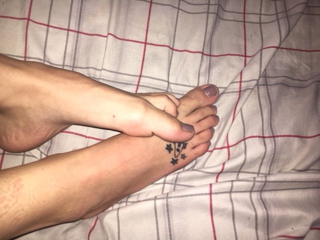 alphacouple13's tweet photo. //Im You're Foot Godess and WhatEver You Want~~~~~ https://t.co/wKHWz7fBan