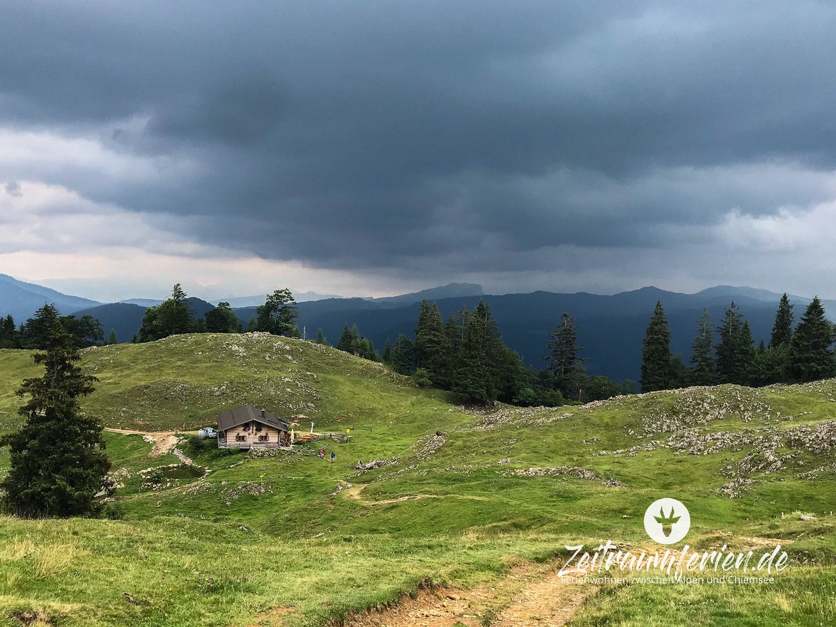 Von Hinterwössen zum Taubensee, eine schöne Wanderung. Hier die Stoibenmöseralm auf 1275 m. #zeitraumferien #wanderlust #wandern #chiemgau #oberwössen #alm #ferienwohnung #urlaubsarchitektur #taubensee